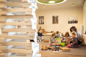 mehrere Kinder spielen