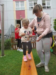 Kinder beim Sport treiben .