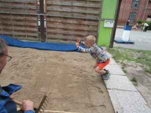 Kinder beim Sport treiben .