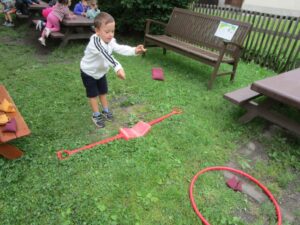 Kinder beim Sport treiben .