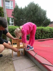 Kinder beim Sport treiben .